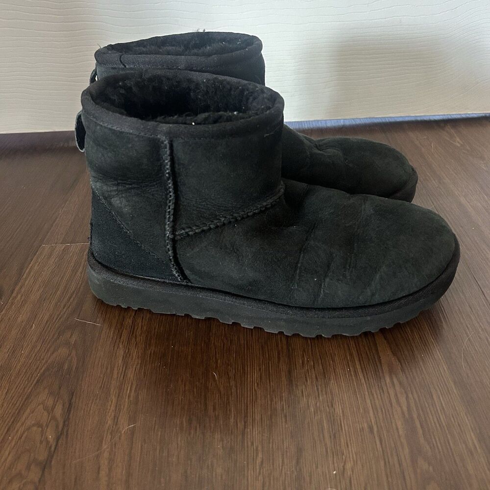 UGG Classic Mini II Black Suede Ankle Boots Women Size 7 Shearling Lined